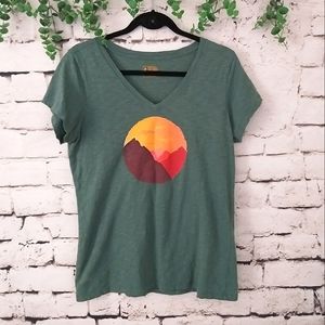 Eastern Mountain Sports Vneck Graphic Tee L